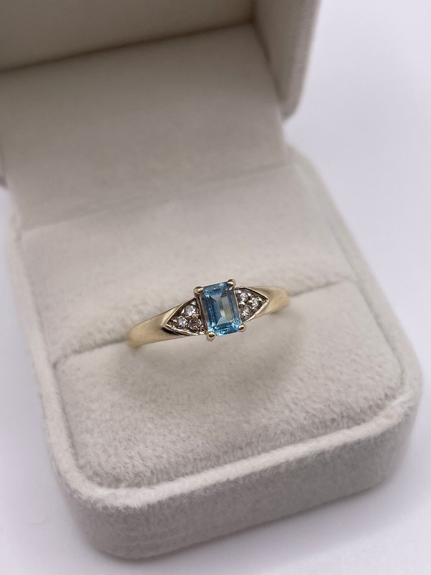 9ct gold topaz and zircon ring