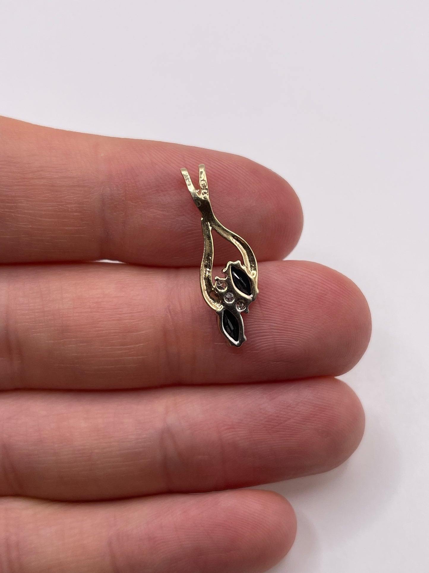 9ct gold sapphire and diamond pendant