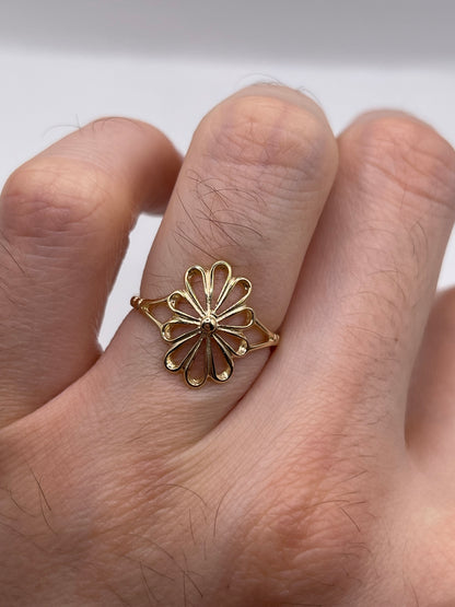 9ct gold flower ring