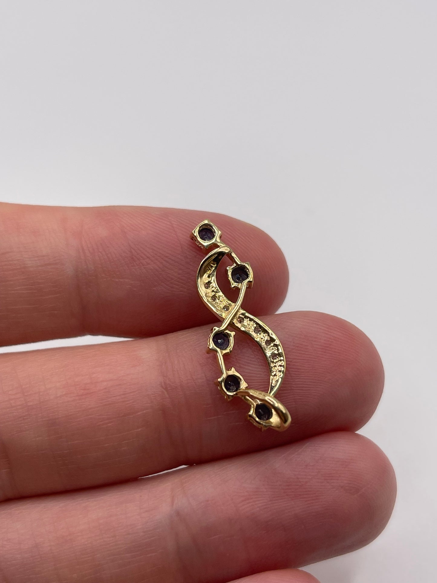 9ct gold sapphire and diamond pendant