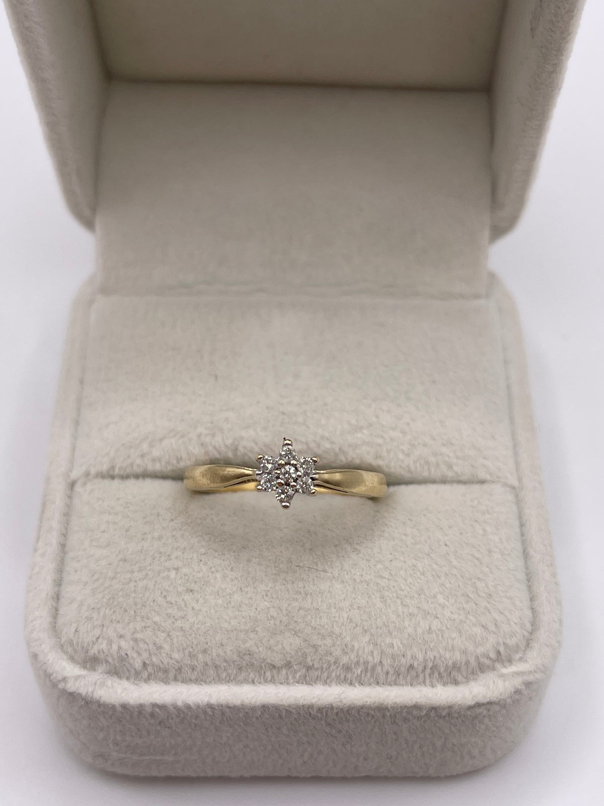 9ct gold diamond cluster ring
