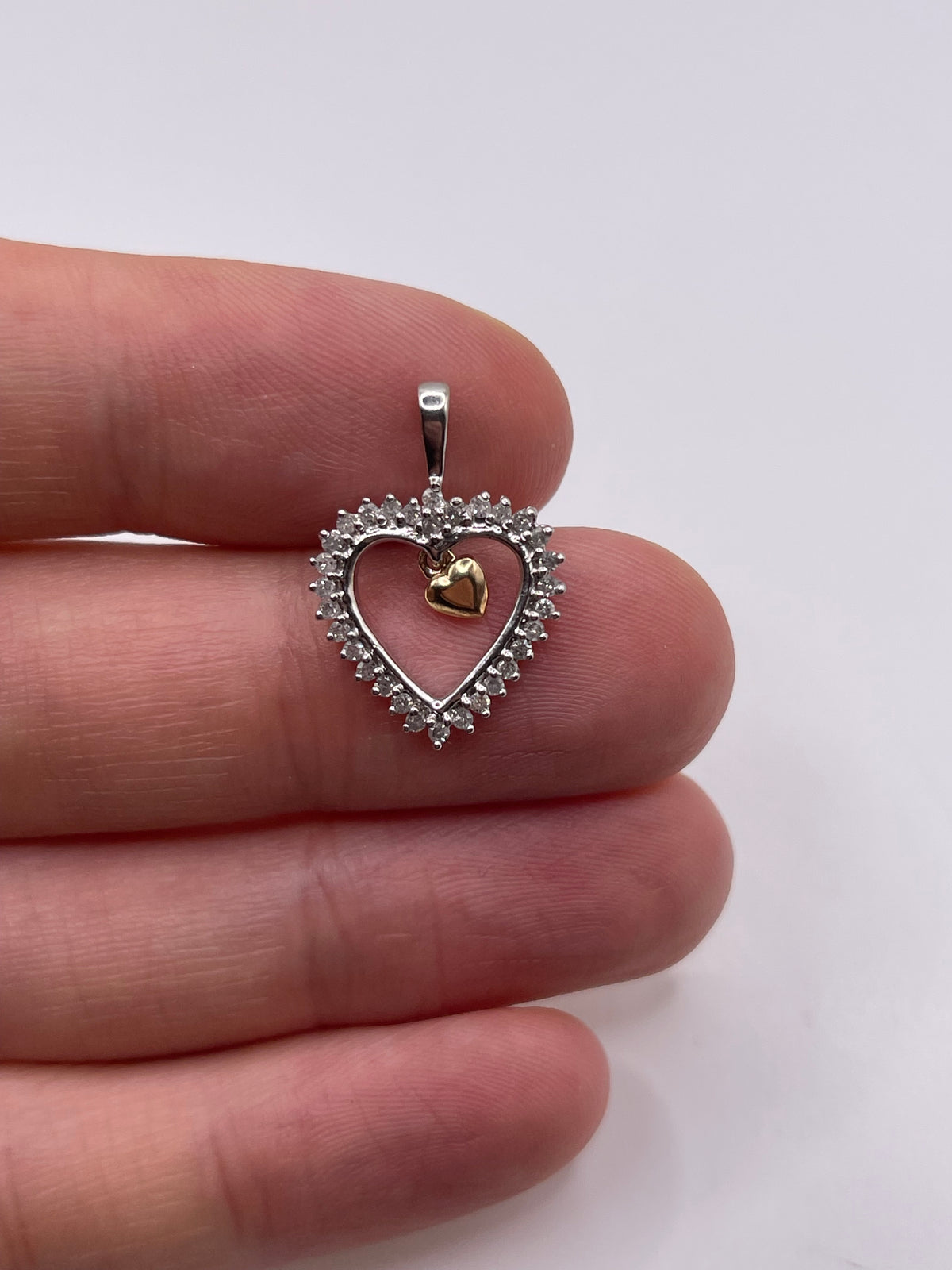 9ct white gold diamond heart pendant