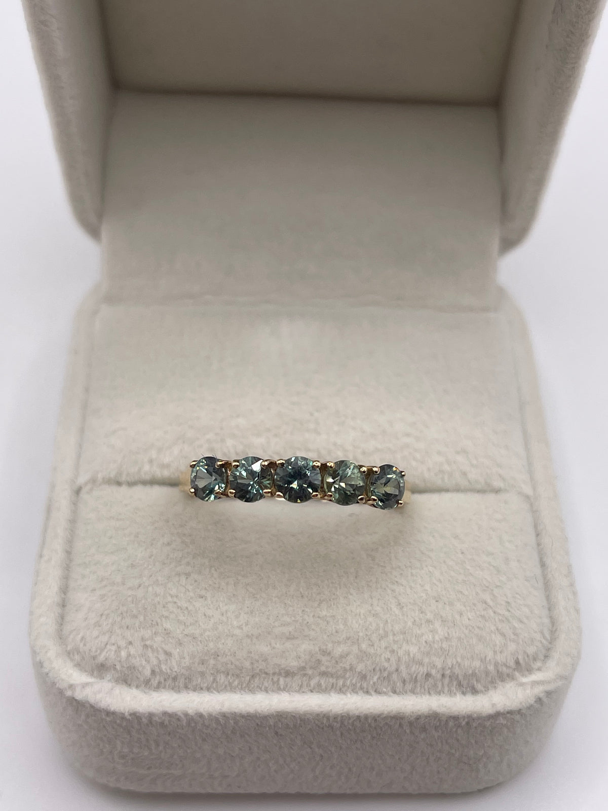 9ct gold quartz ring