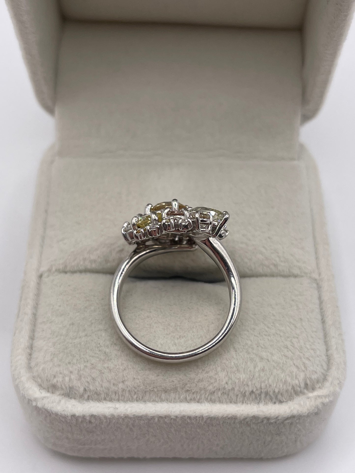 Platinum 3.01ct fancy coloured diamond ring
