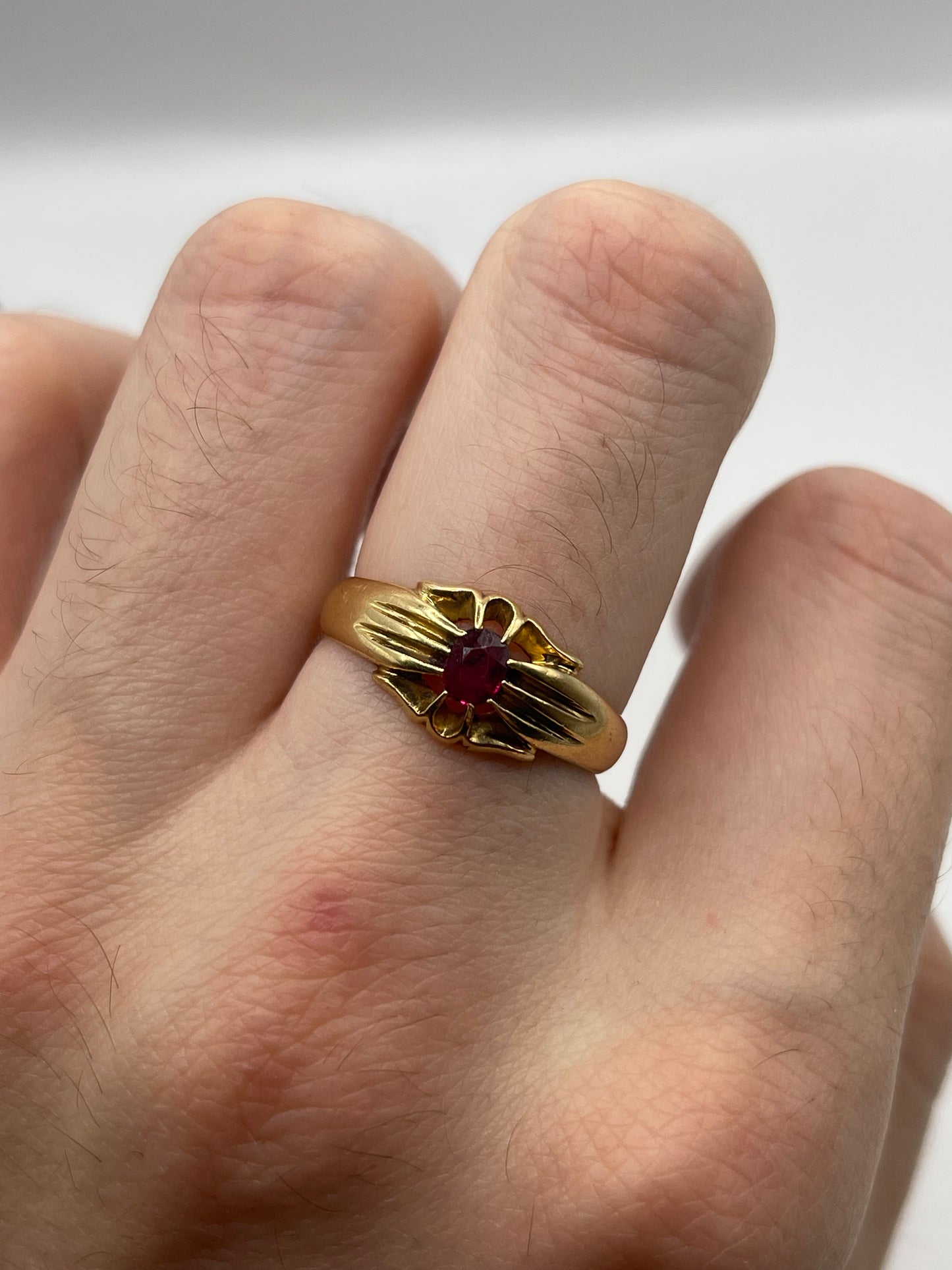 18ct gold ruby gypsy ring