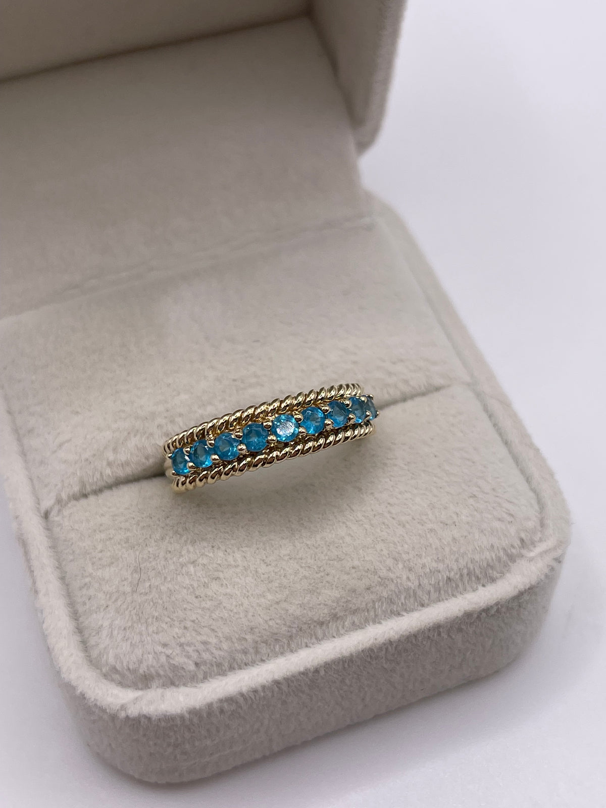9ct gold blue apatite ring