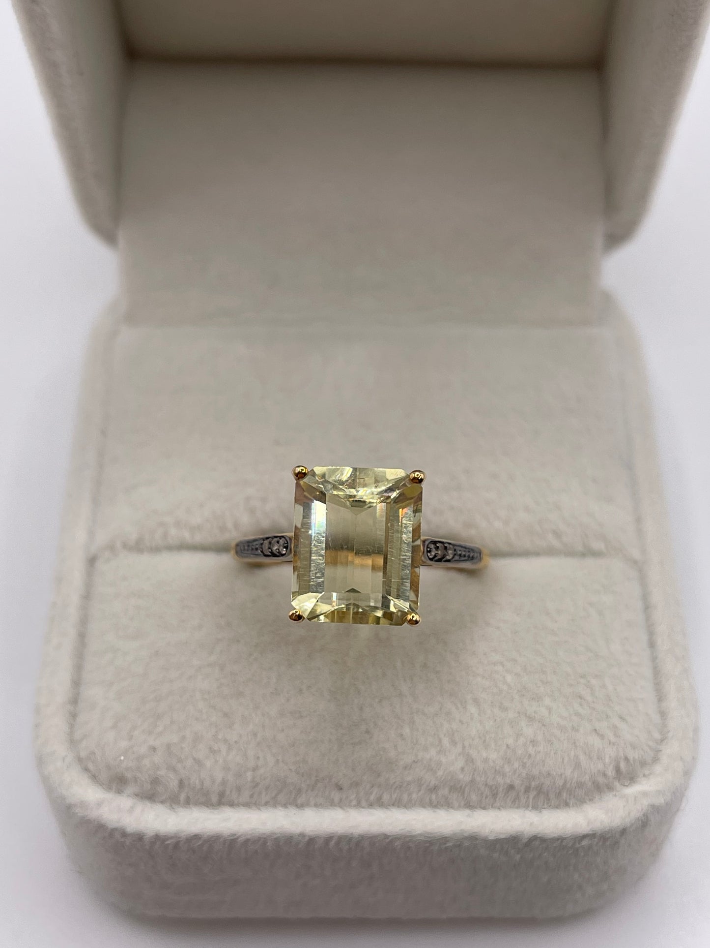 9ct gold quartz and diamond ring