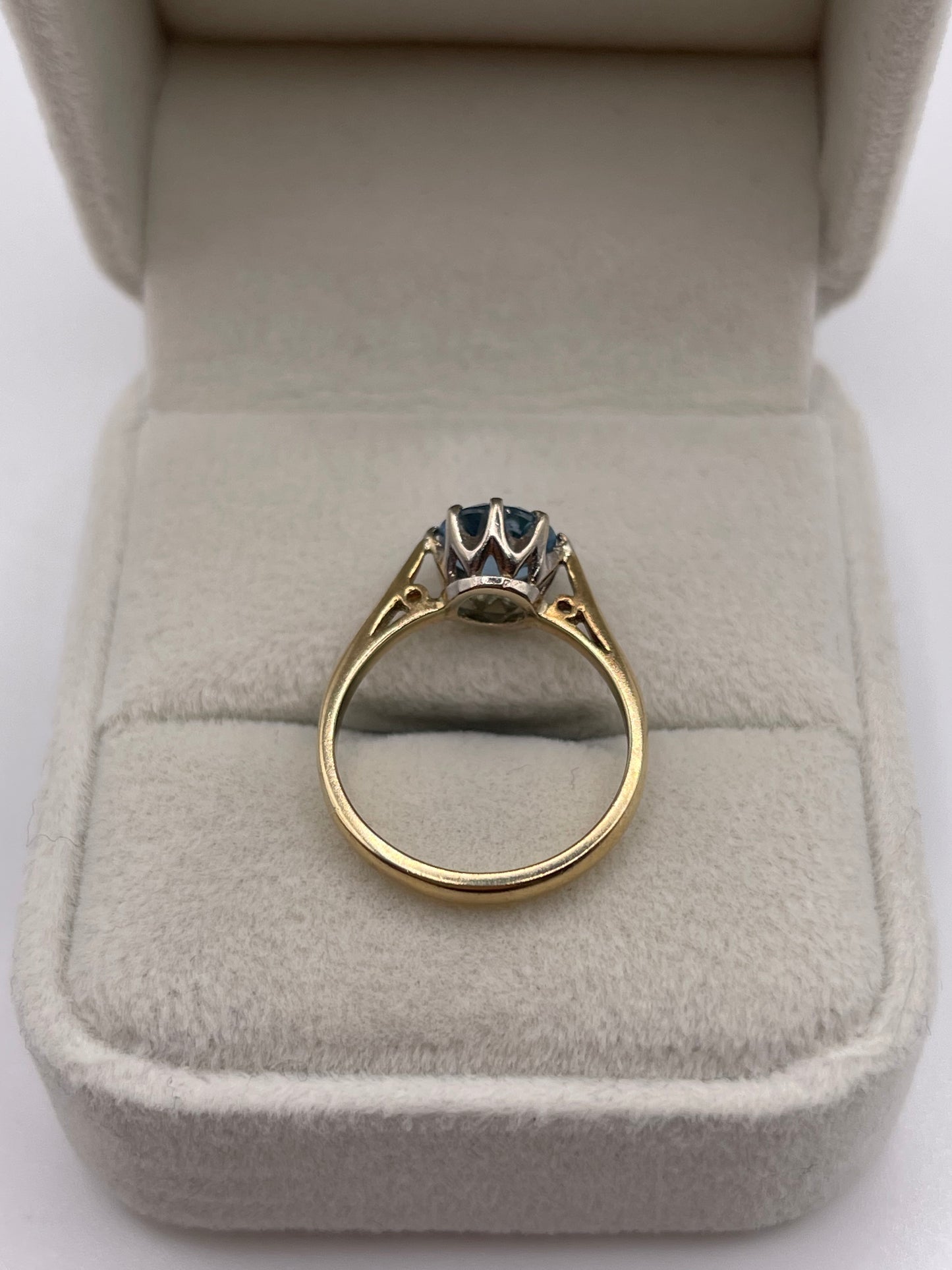 9ct gold blue topaz ring