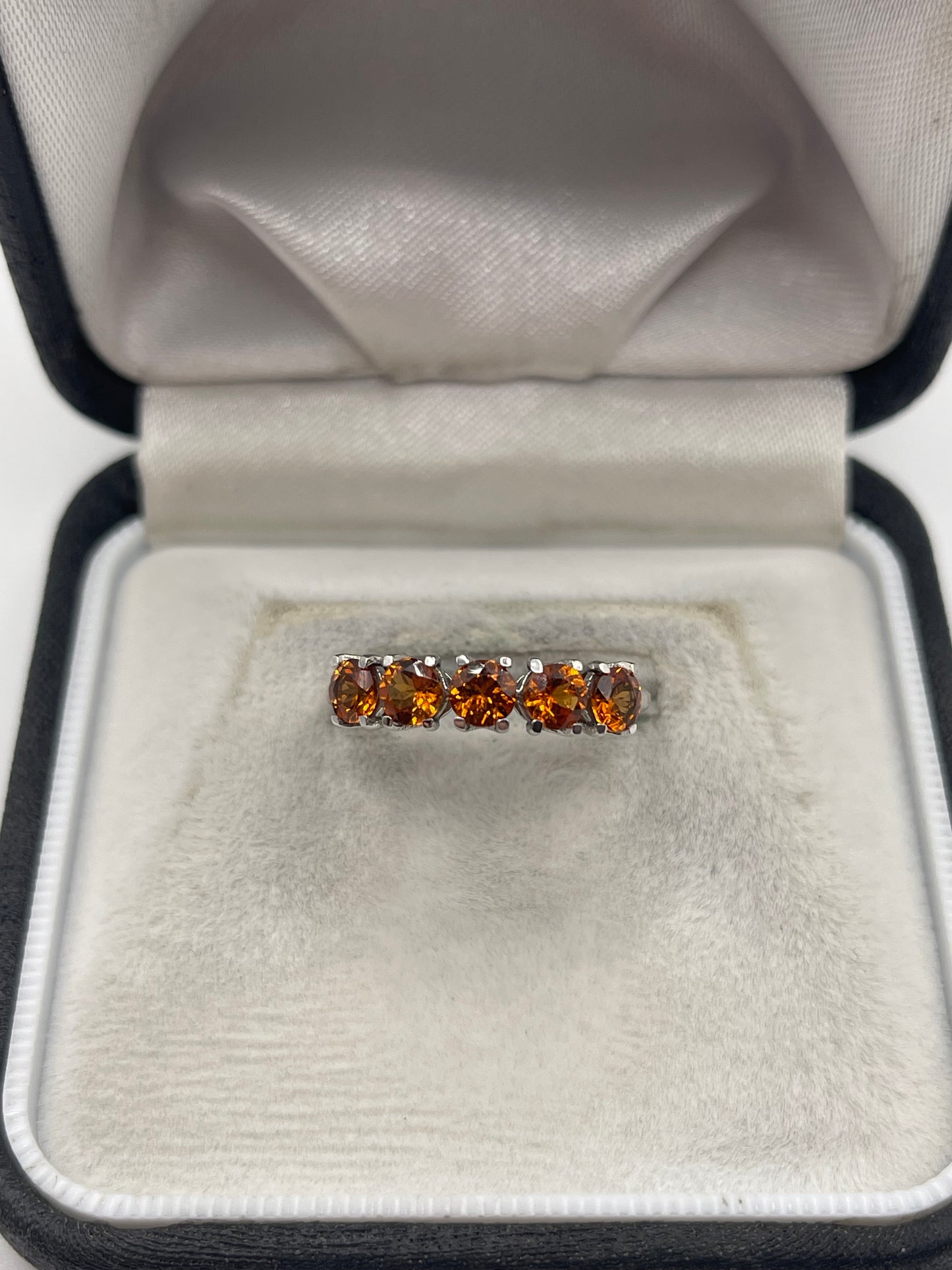 9ct white gold garnet ring
