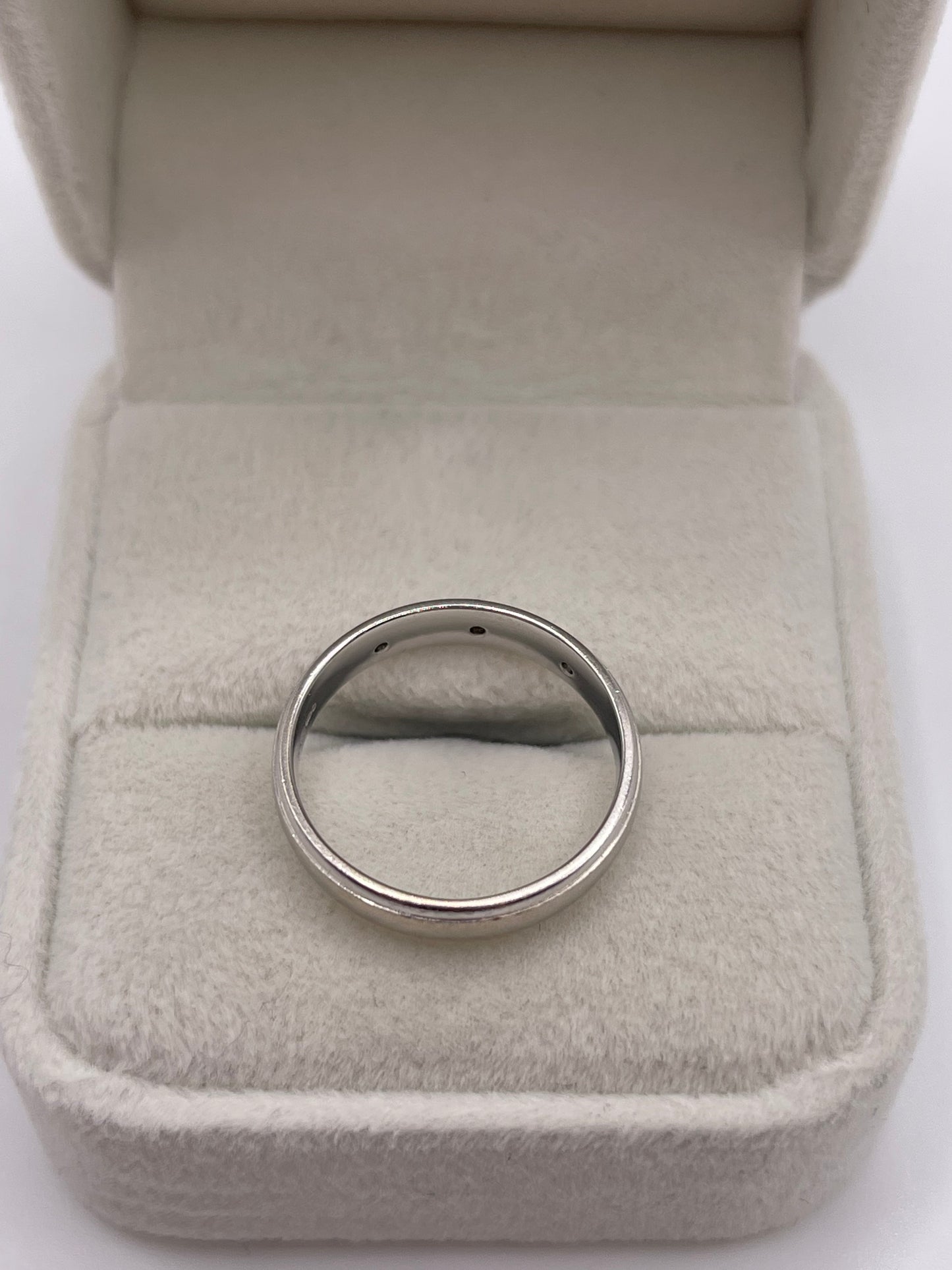 9ct white gold diamond ring