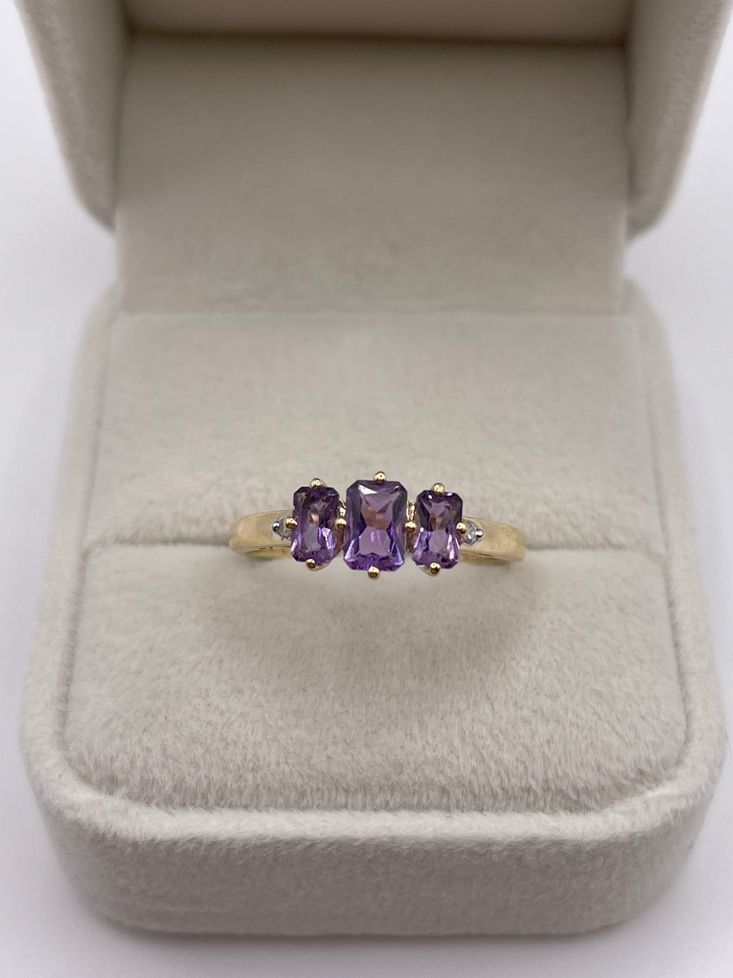 9ct gold amethyst and diamond ring