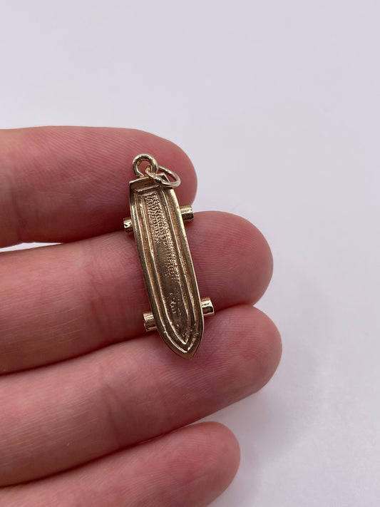 9ct gold skateboard charm