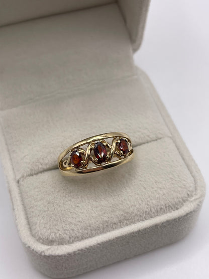 9ct gold garnet ring