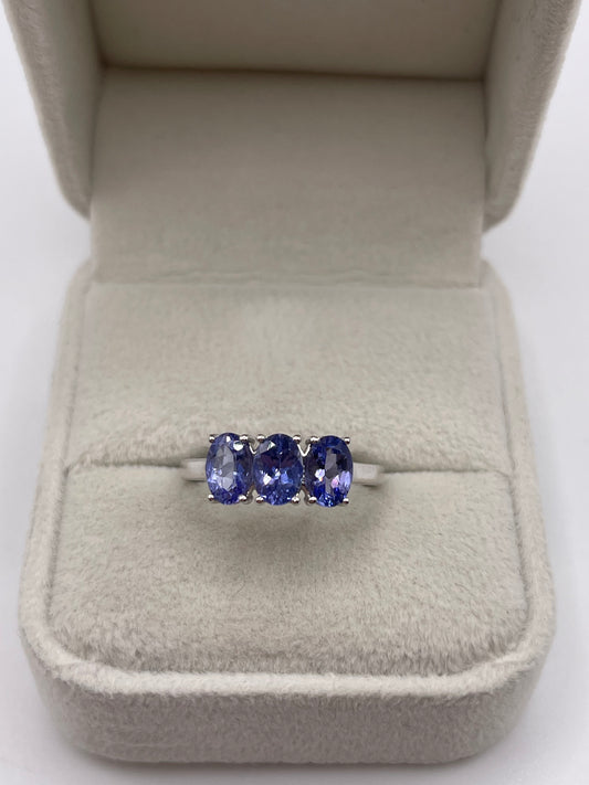 9ct white gold tanzanite ring