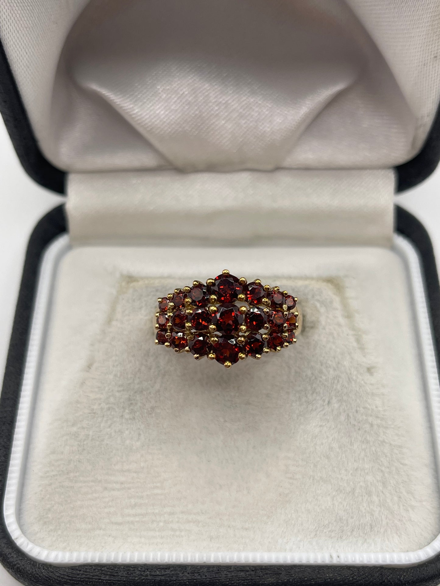 9ct gold garnet cluster ring