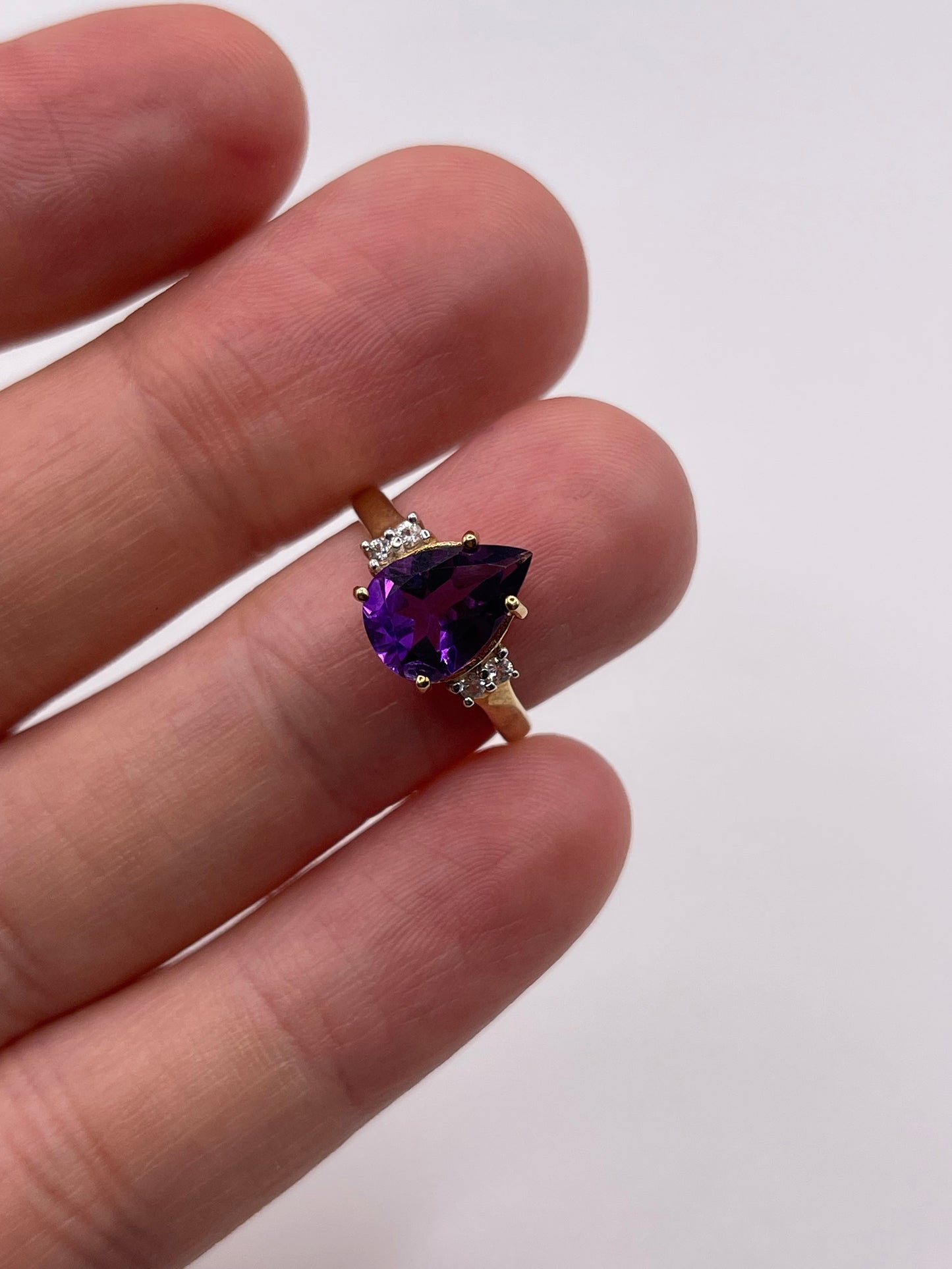 9ct gold amethyst and zircon ring