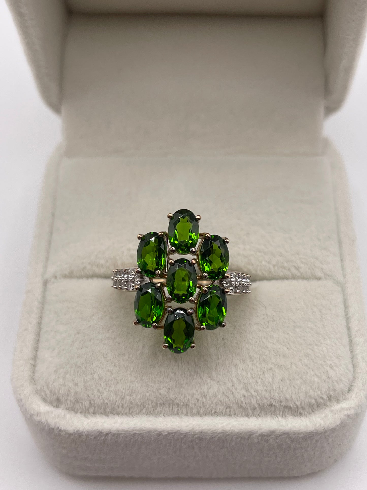9ct gold diopside and zircon ring