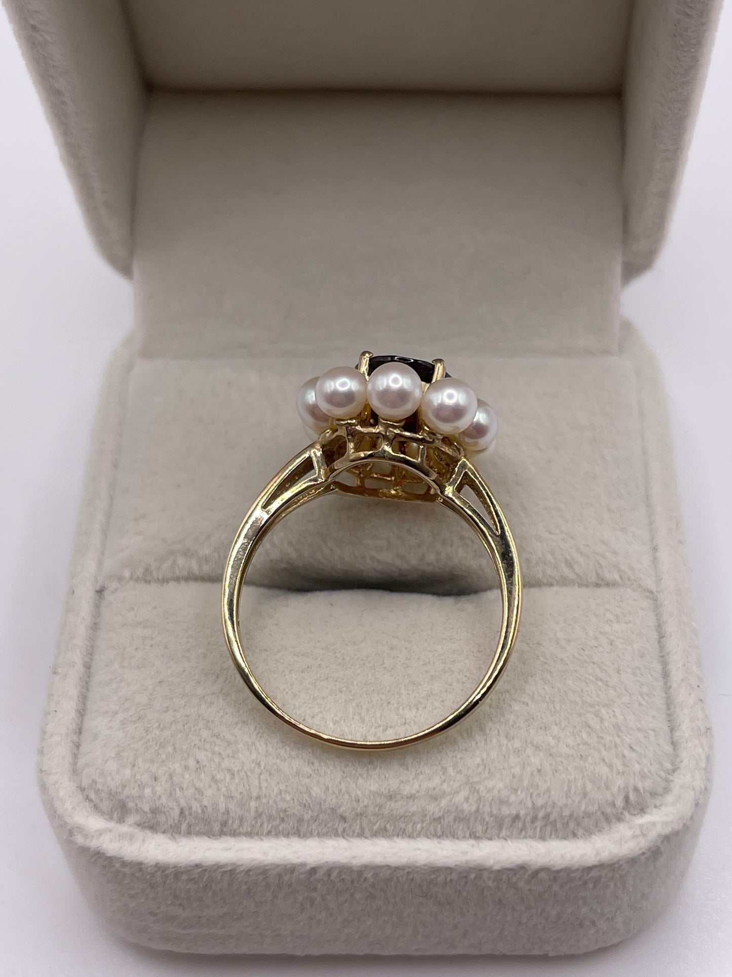 9ct gold garnet and pearl ring
