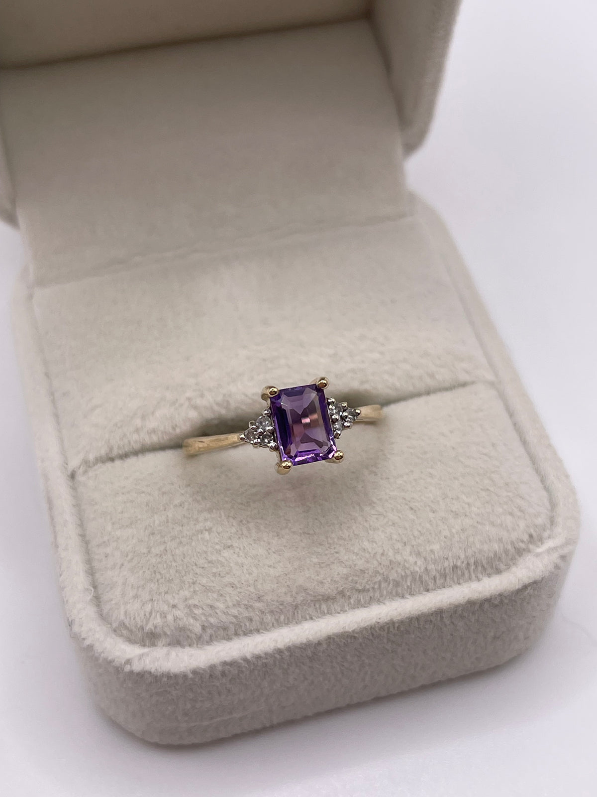 9ct gold amethyst and diamond ring