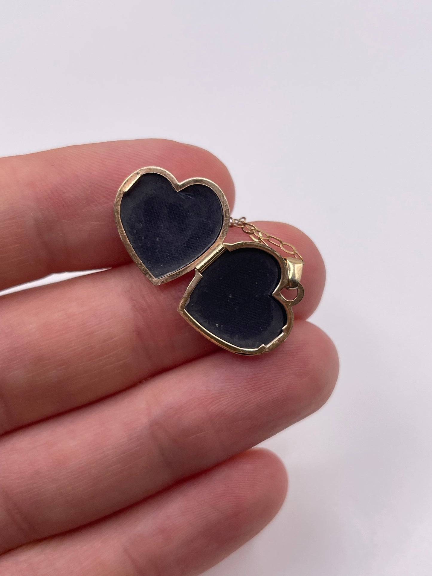 9ct gold locket necklace