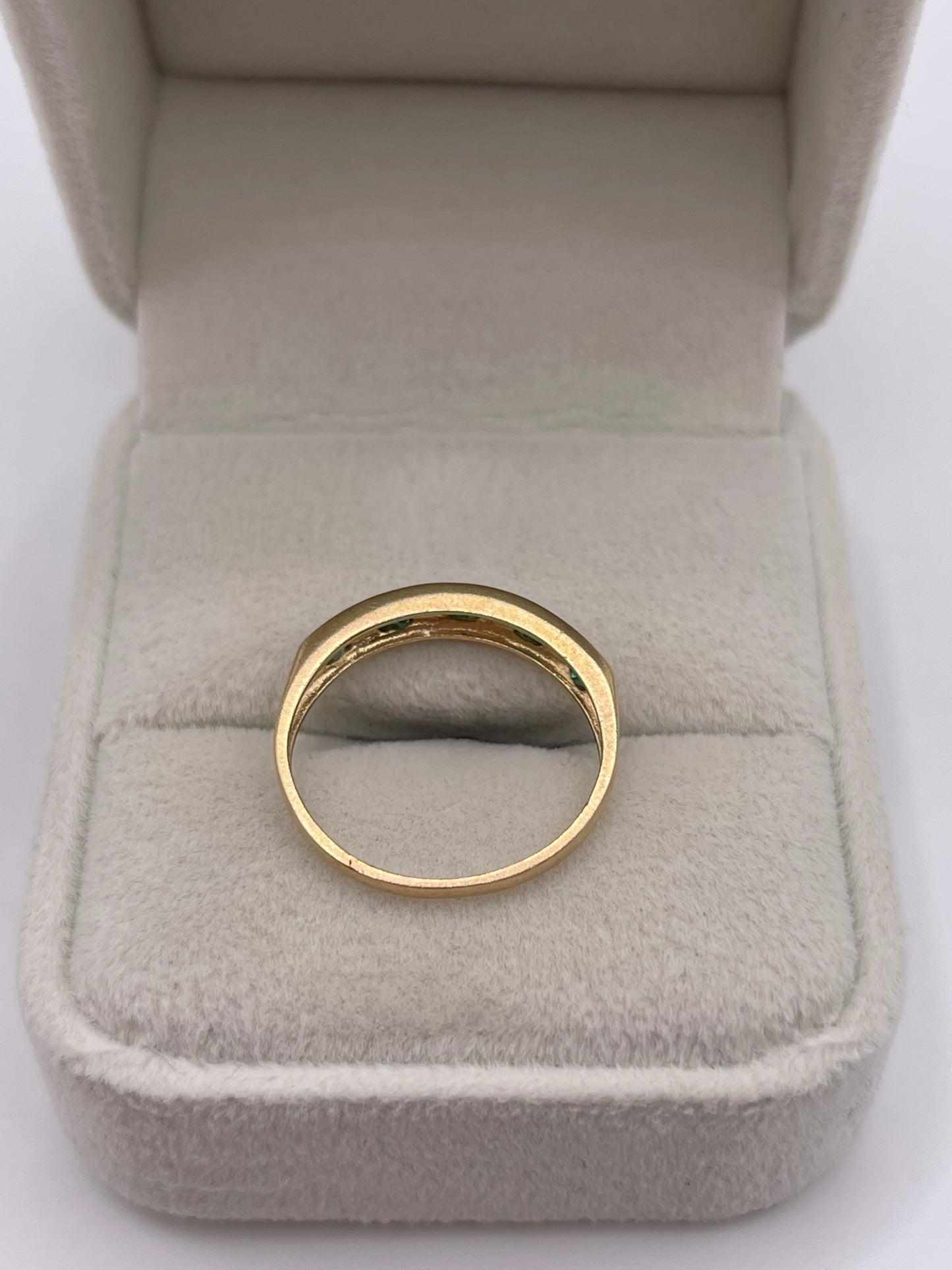 9ct gold emerald and diamond ring