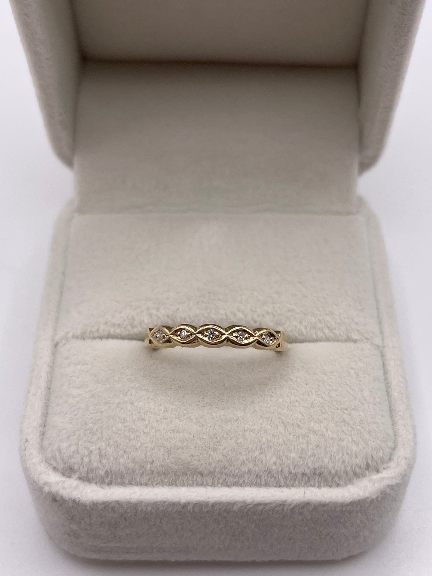 9ct gold diamond ring