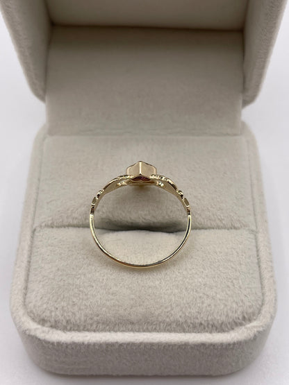 9ct gold almandine garnet claddagh ring