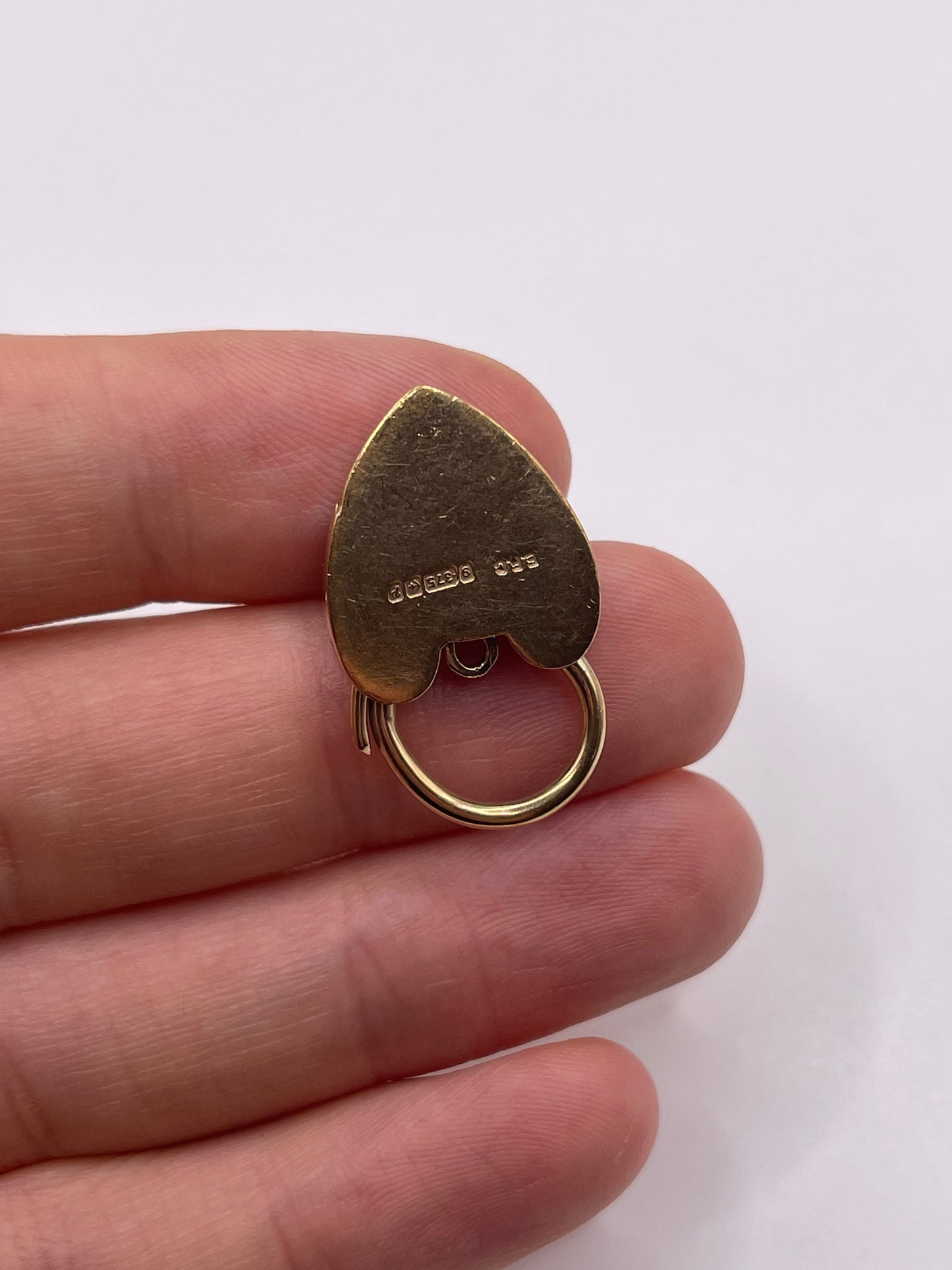9ct gold padlock 1