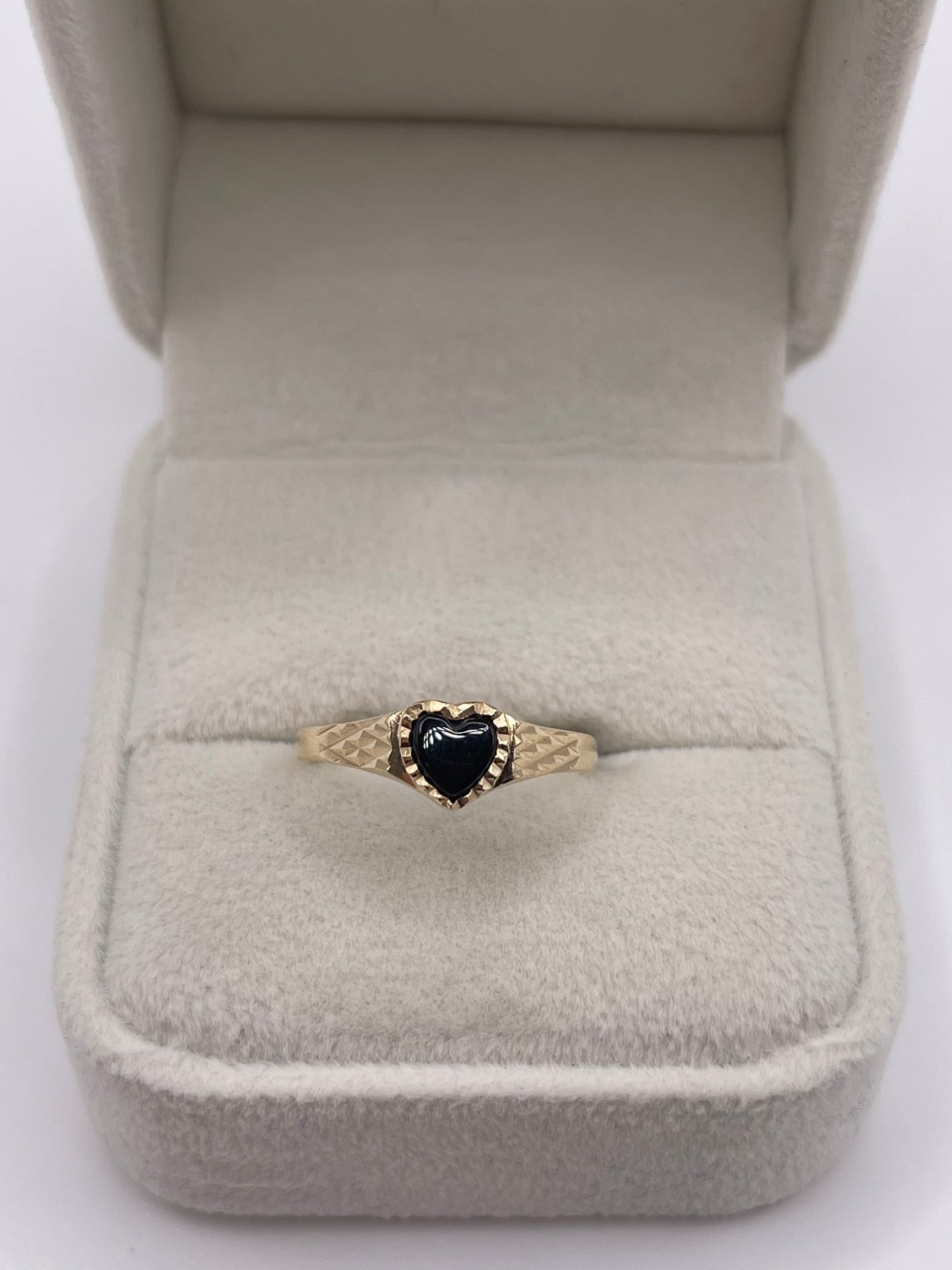 9ct gold onyx heart ring