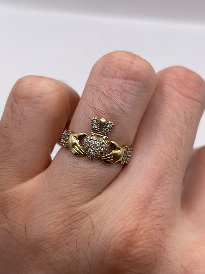 9ct gold cz claddagh ring