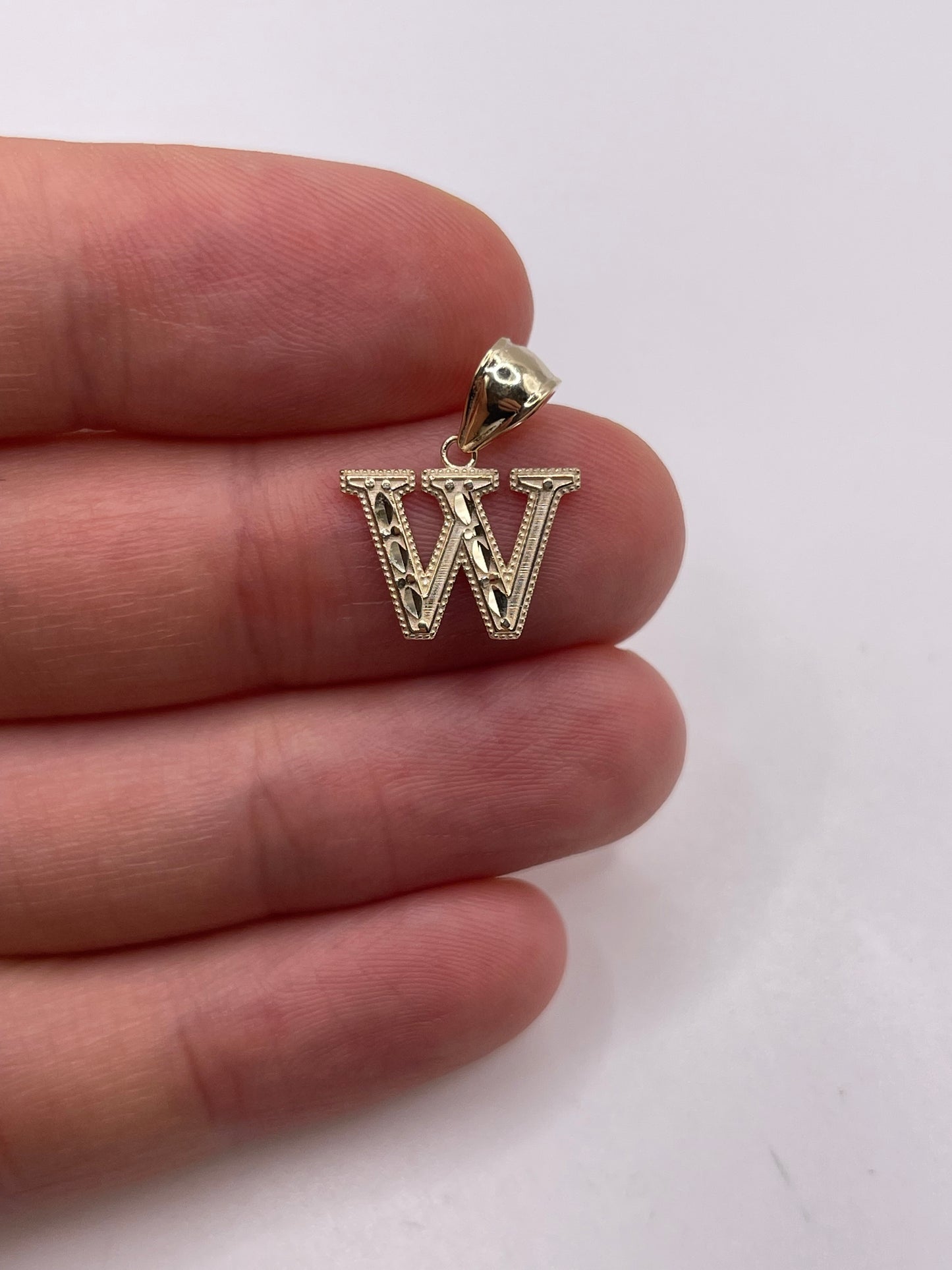 9ct gold initial W pendant
