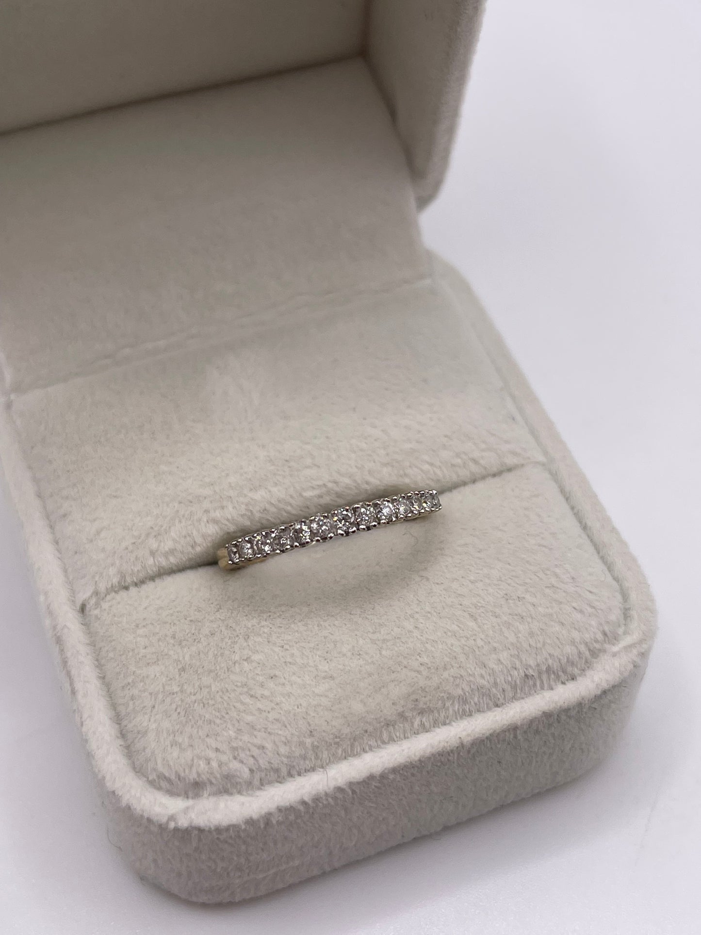 9ct gold diamond ring