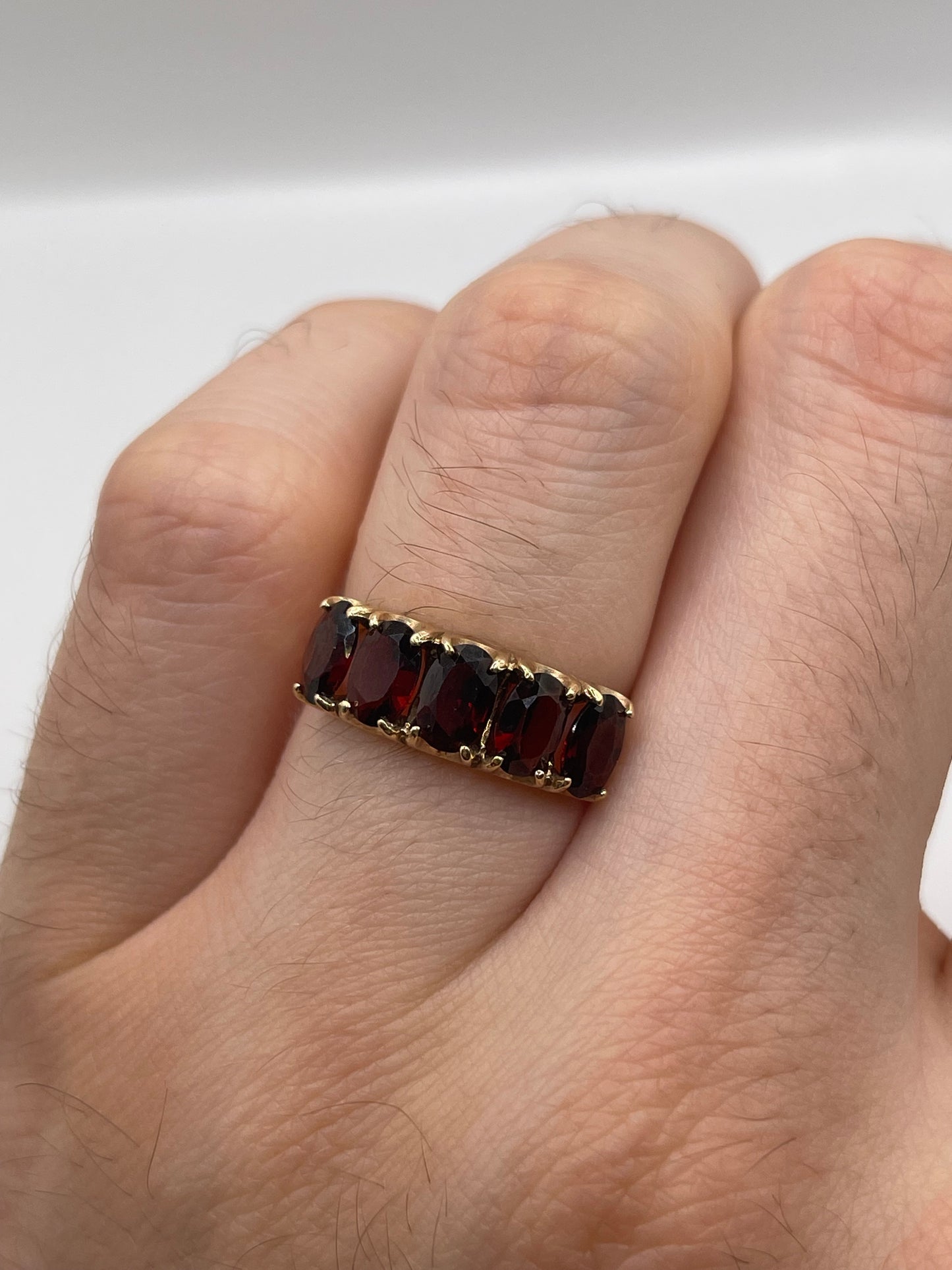9ct gold garnet ring