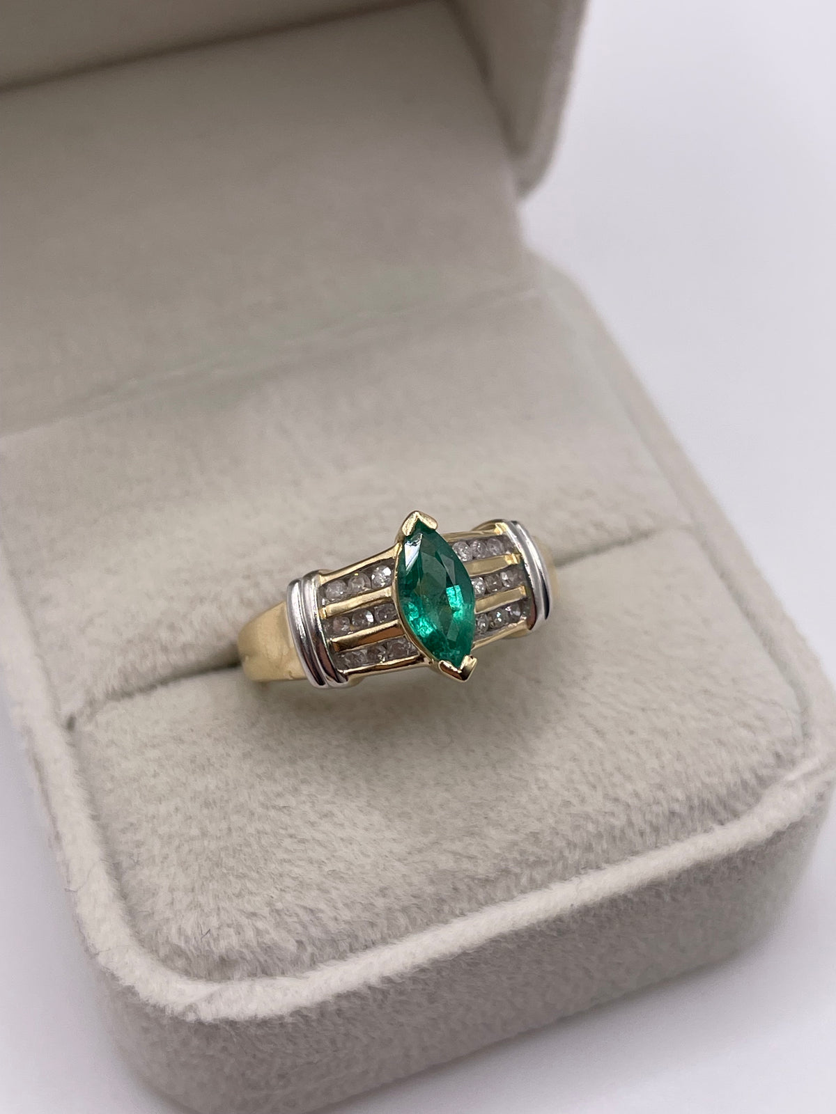 14ct gold emerald and diamond ring