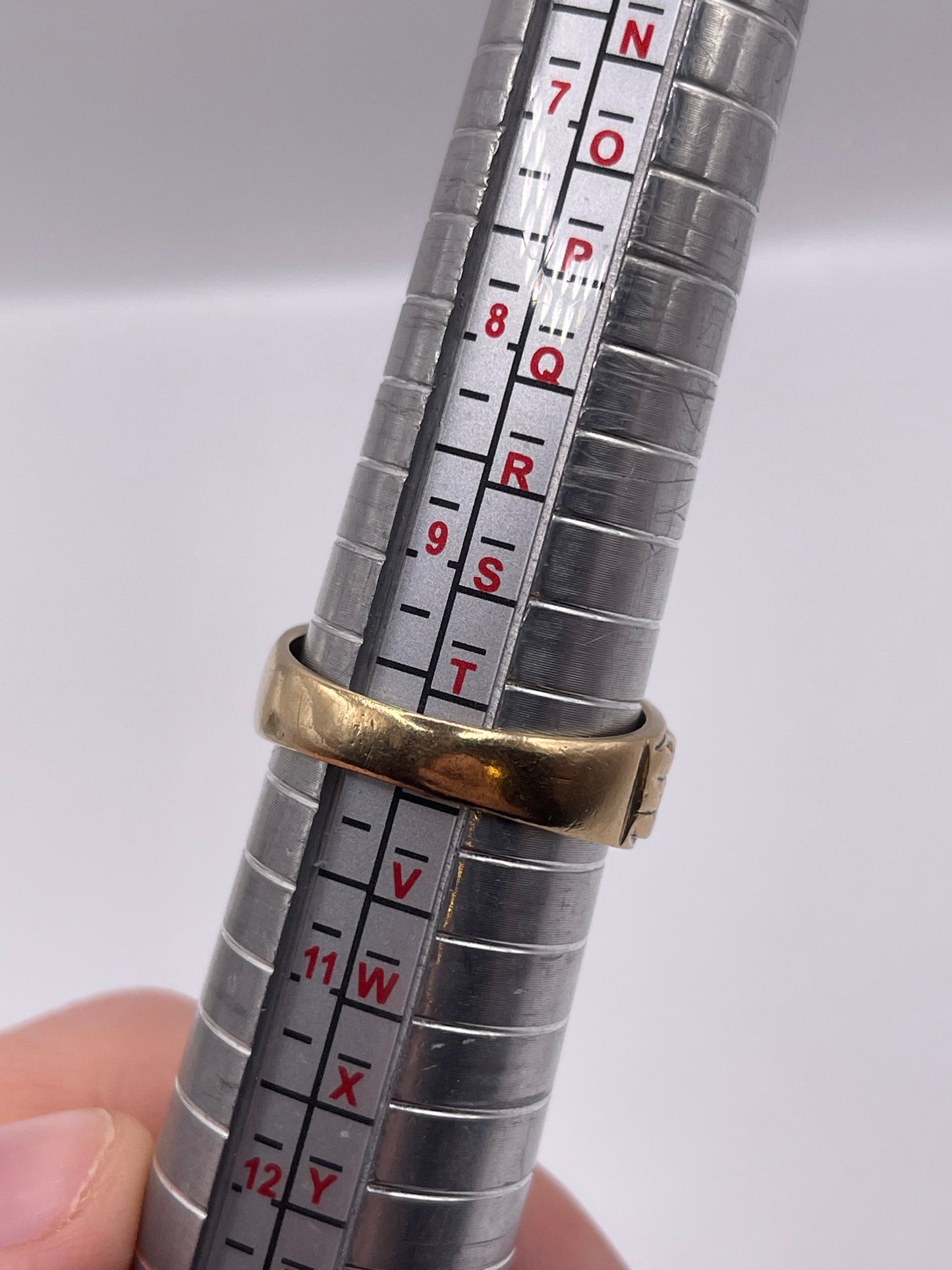 Heavy 9ct gold garnet gypsy ring