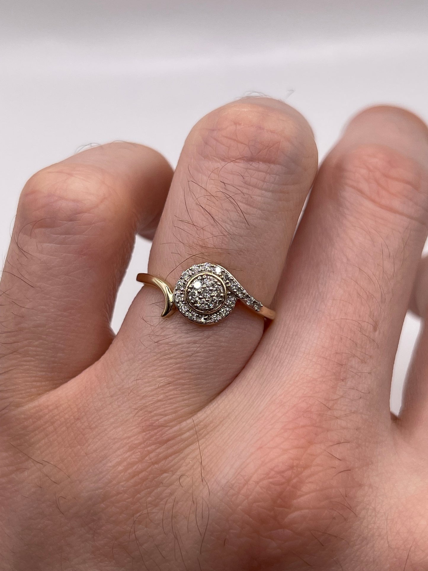 9ct gold diamond cluster ring