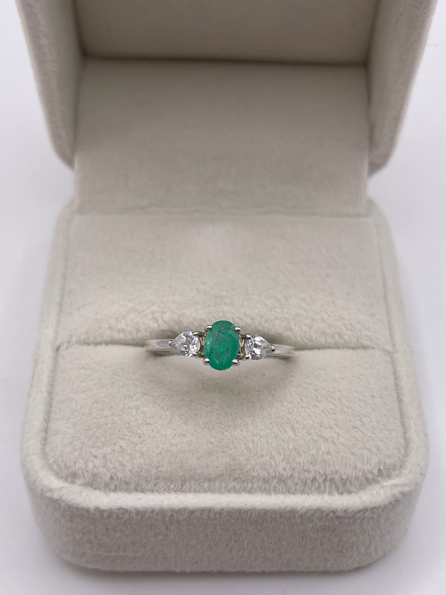 9ct white gold emerald and zircon ring