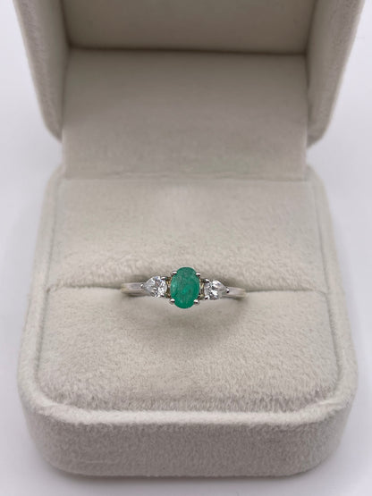9ct white gold emerald and zircon ring