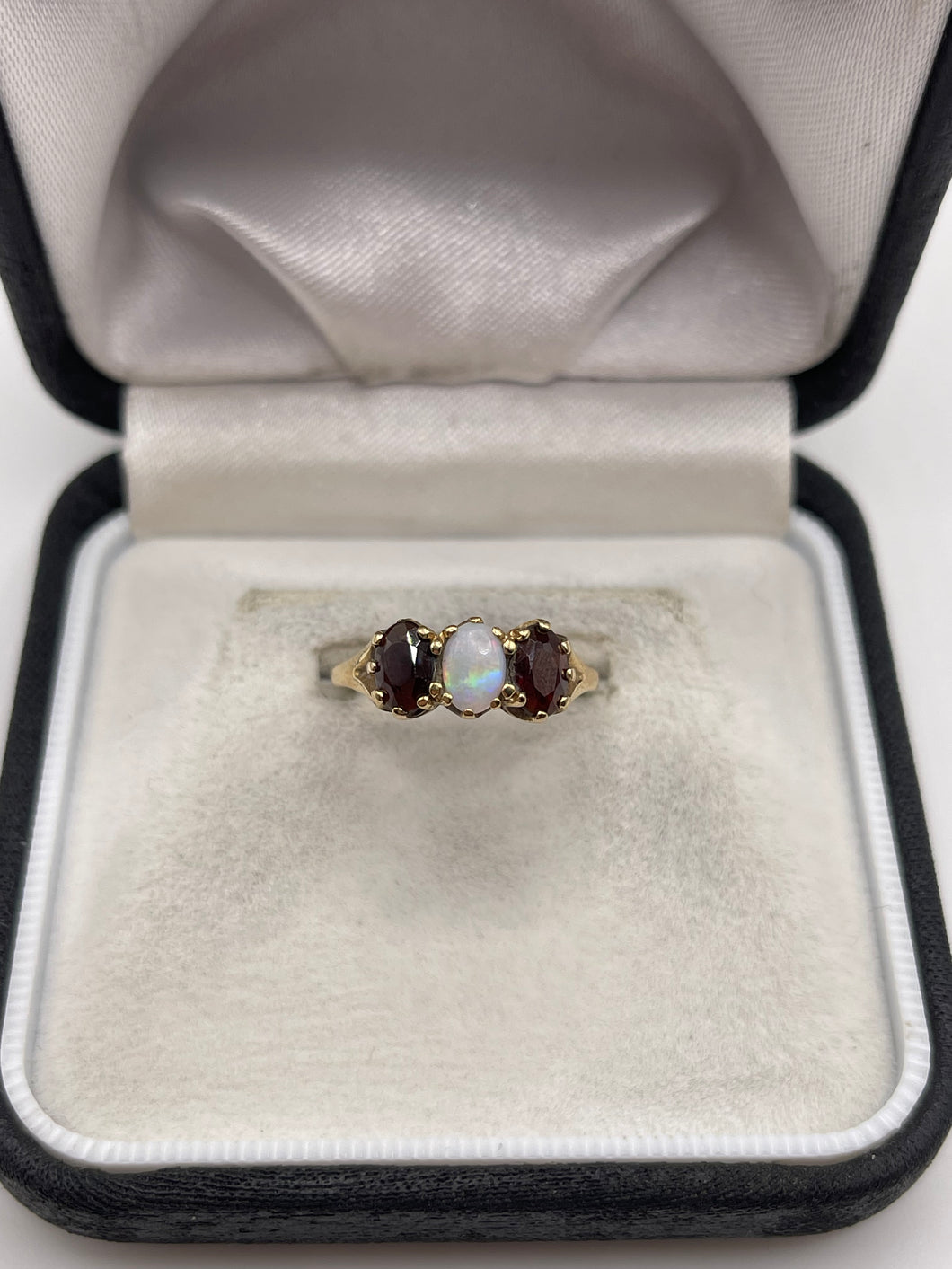 9ct gold garnet and opal ring