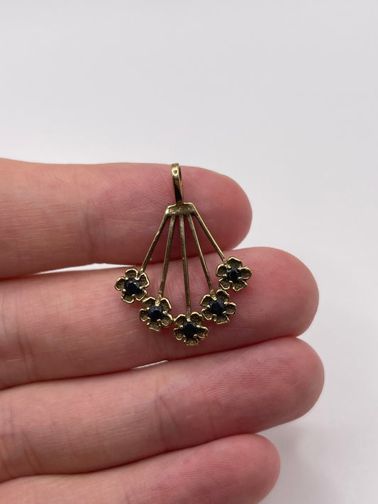 9ct gold sapphire pendant