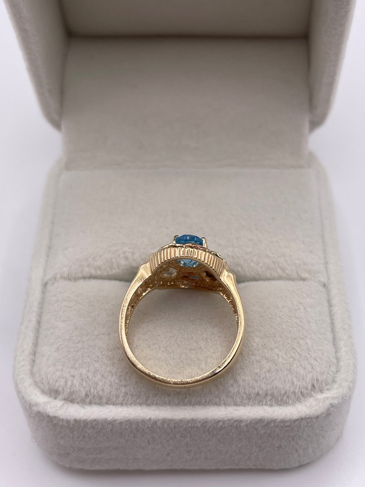 9ct gold blue topaz ring