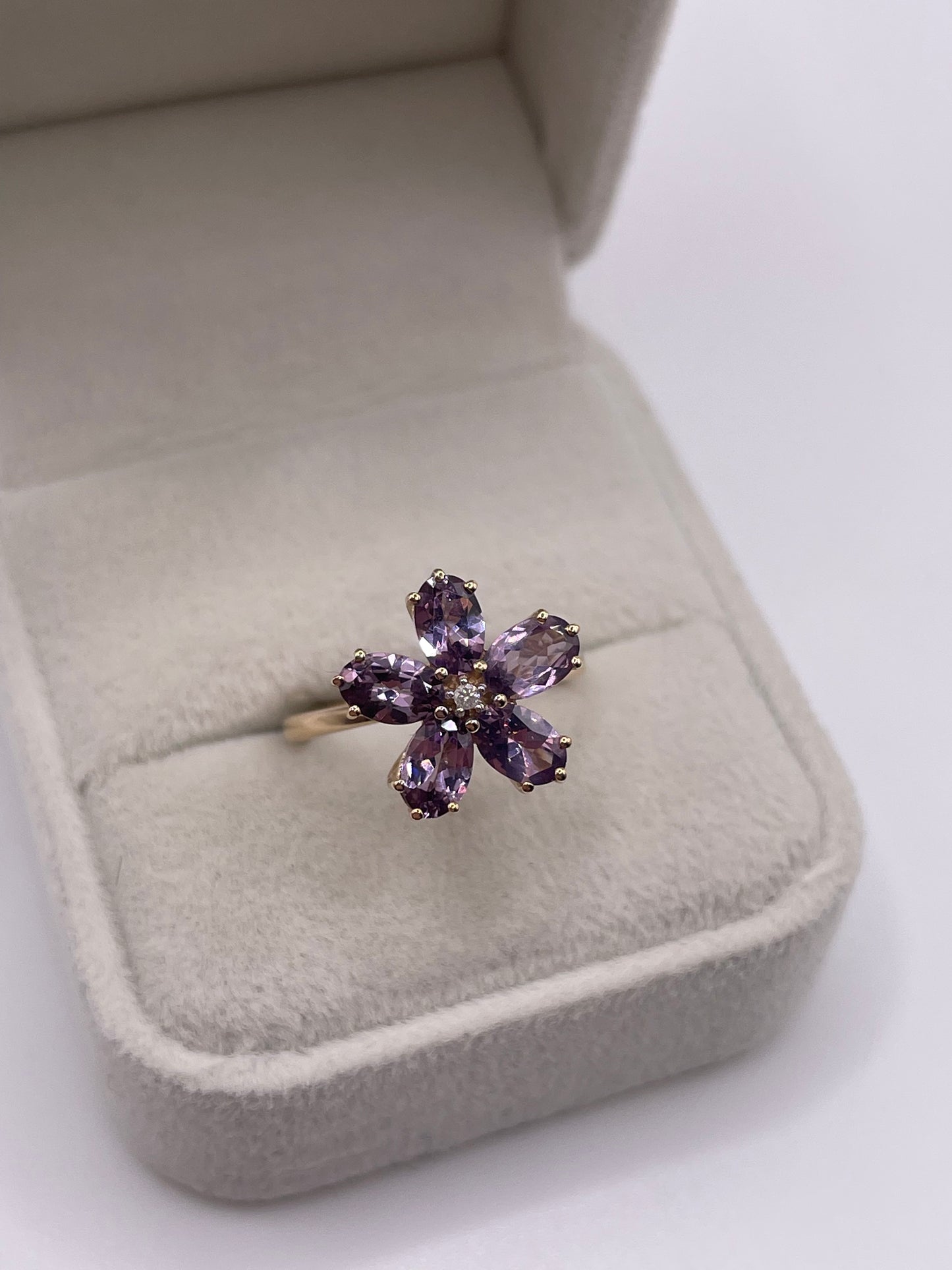 9ct gold quartz and diamond ring