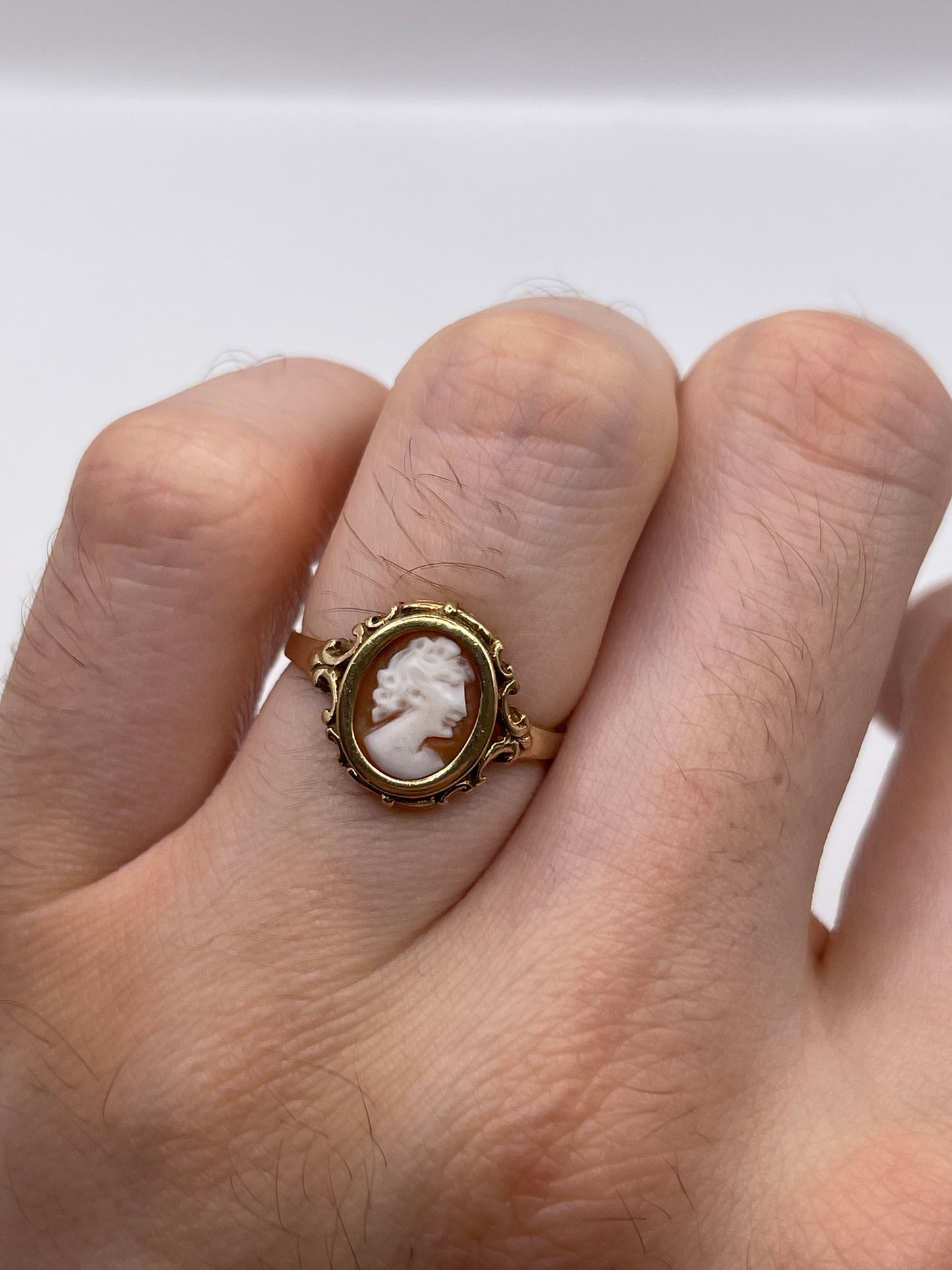 9ct gold cameo ring