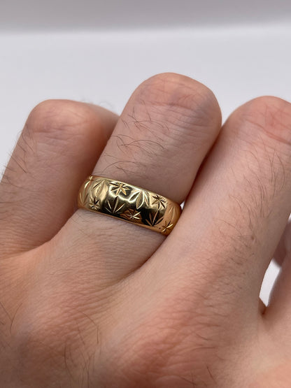 9ct gold patterned band