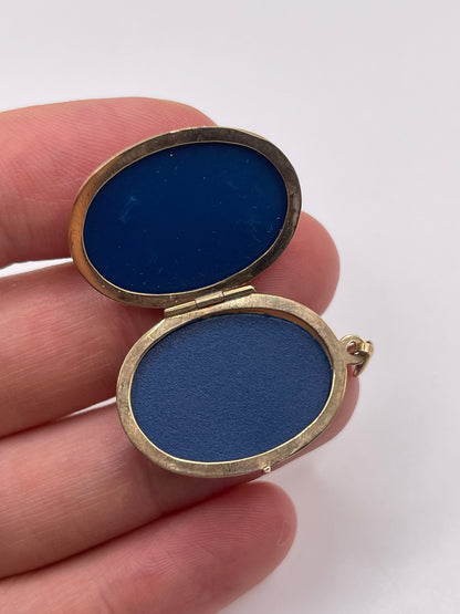 9ct gold diamond locket pendant