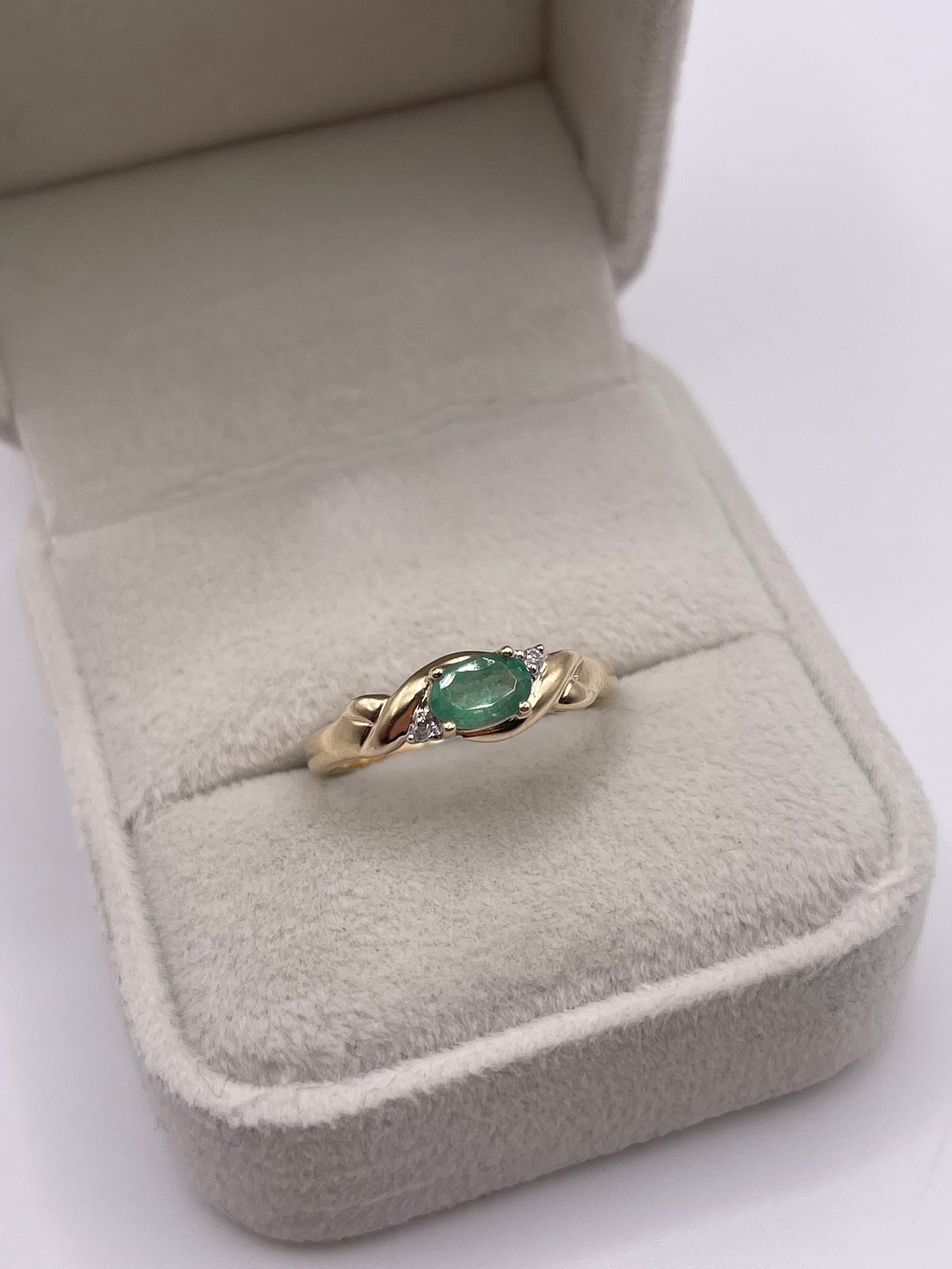 9ct gold emerald and diamond ring