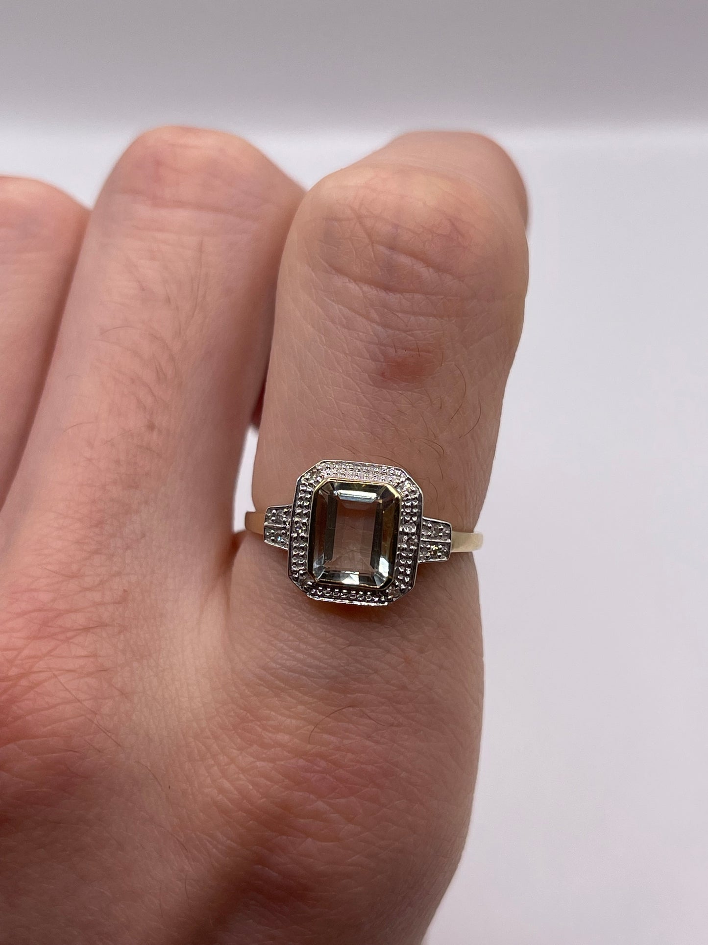 9ct gold aquamarine and diamond ring