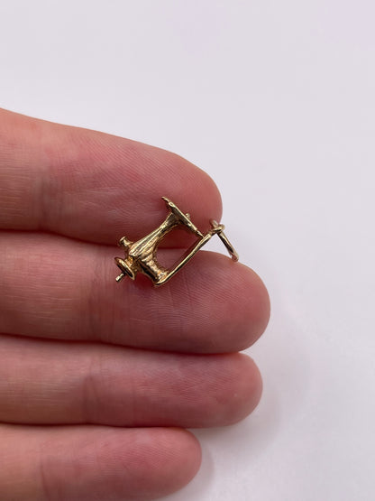 9ct gold sewing machine charm
