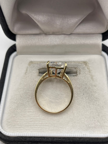 9ct gold quartz ring