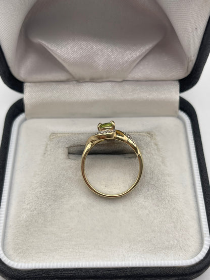 9ct gold peridot and diamond ring